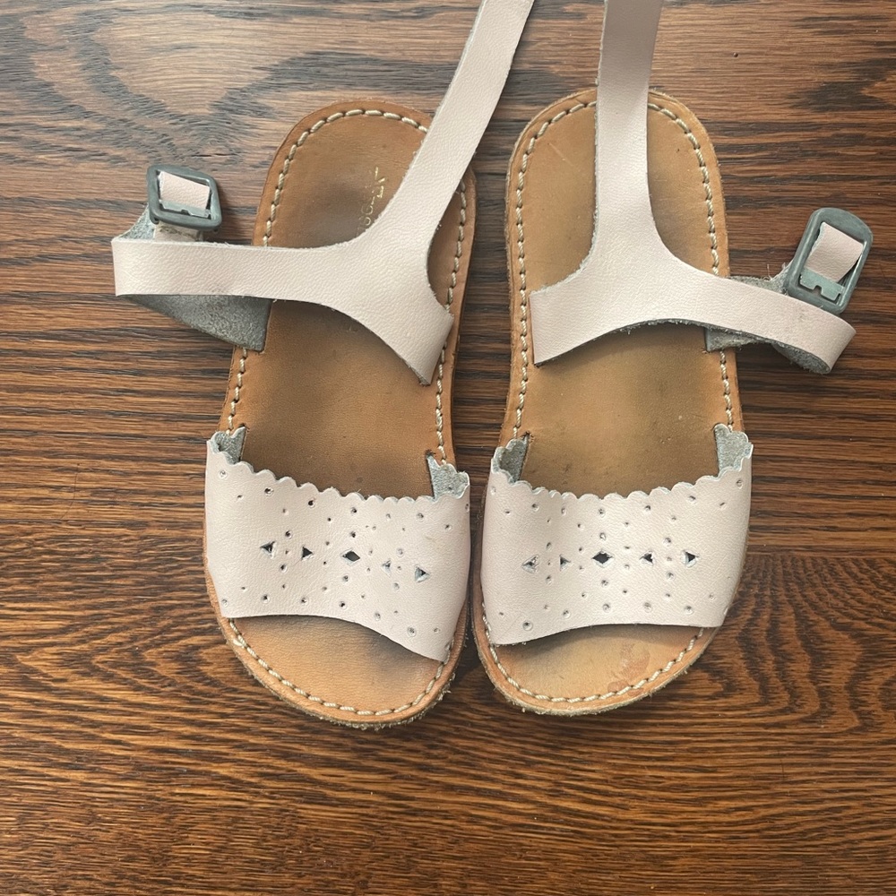 Freshly picked sandals size 6